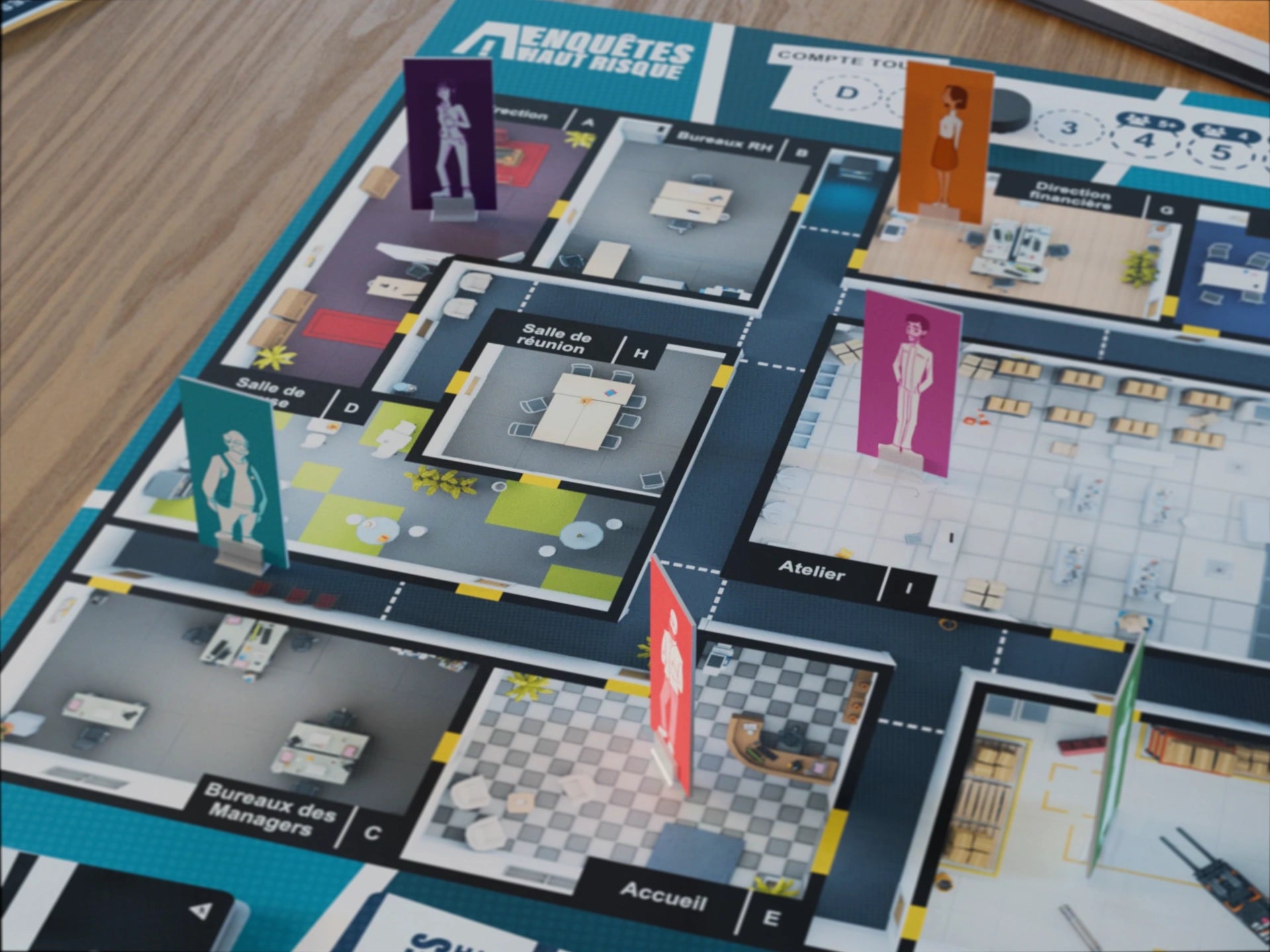 Plateau de jeu de plateau EAHR illustré pour le scénario de prévention des chutes de plain-pied en formation SST, avec les pions personnages en situation.